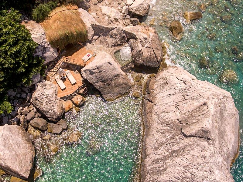 superior-suit-oda-bg superior-suit-oda-bg